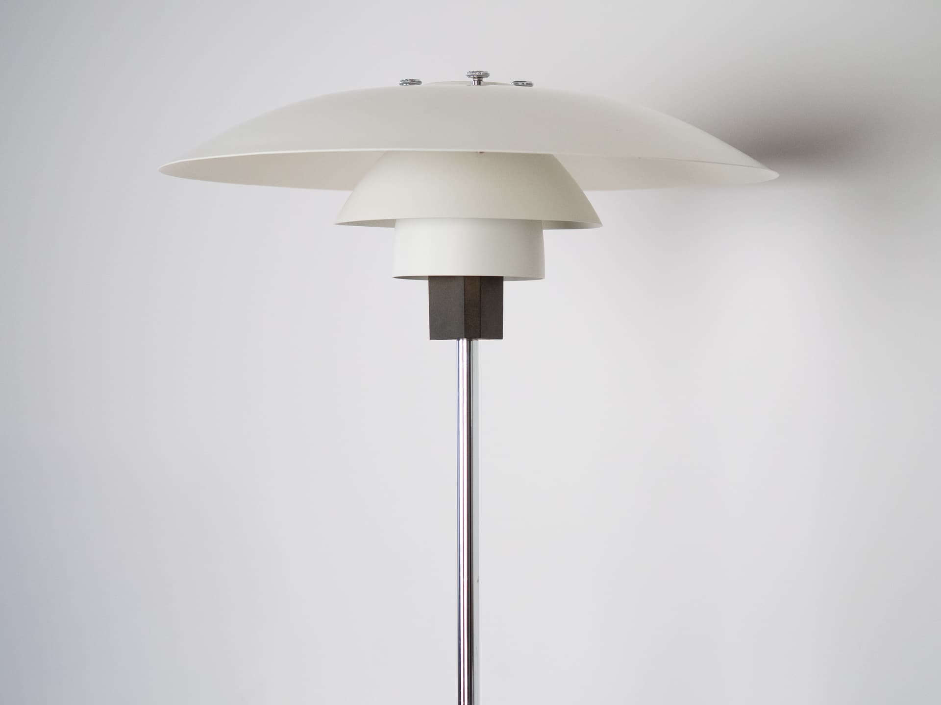 Lampa stołowa PH 4/3, metal biały, proj. P. Henningsen, Louis Poulsen, Dania, lata 70. - 255271