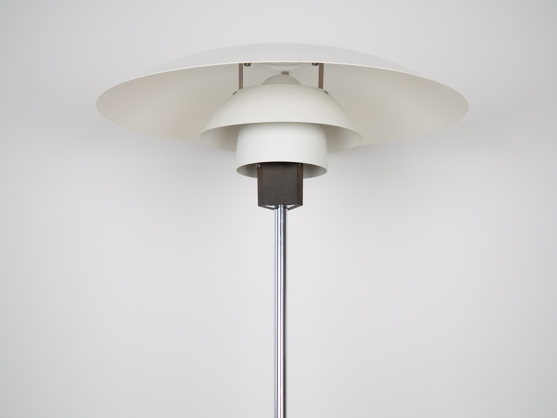Lampa stołowa PH 4/3, metal biały, proj. P. Henningsen, Louis Poulsen, Dania, lata 70. - 255270