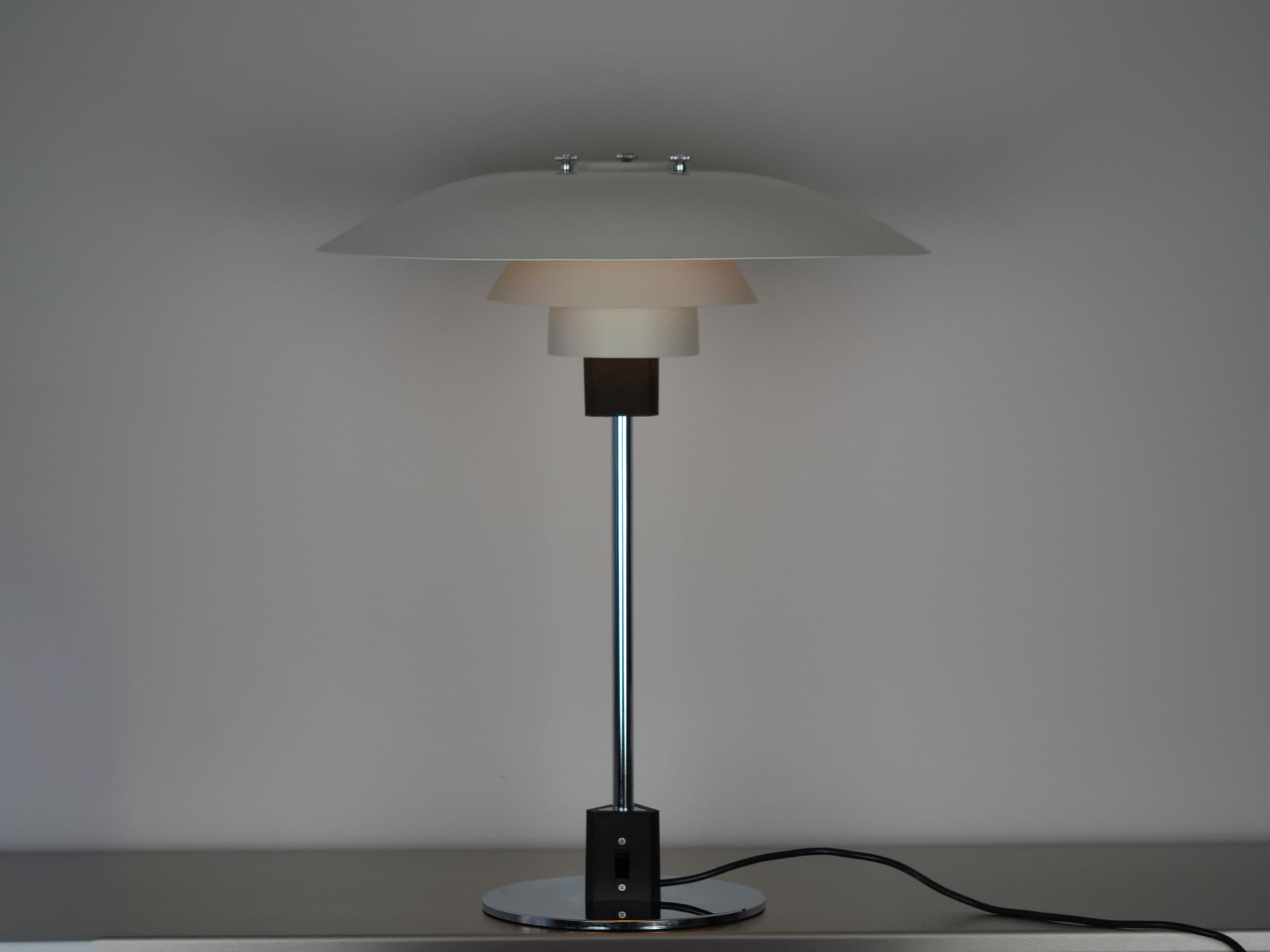 Lampa stołowa PH 4/3, metal biały, proj. P. Henningsen, Louis Poulsen, Dania, lata 70. - 255272