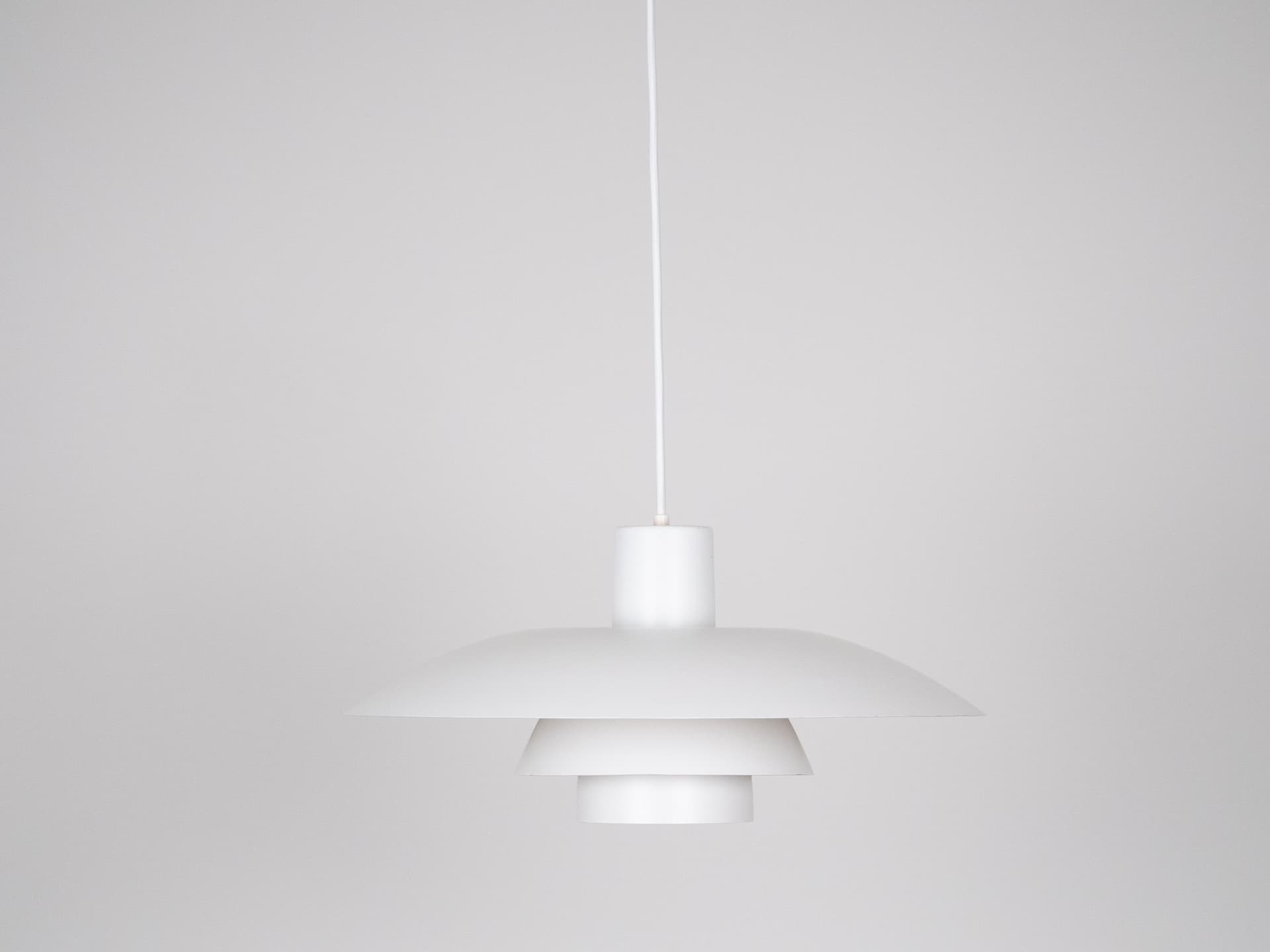 Para lamp wiszących PH 4/3, aluminium biały, proj. P. Henningsen, Louis Poulsen, Dania, lata 70. - 256130