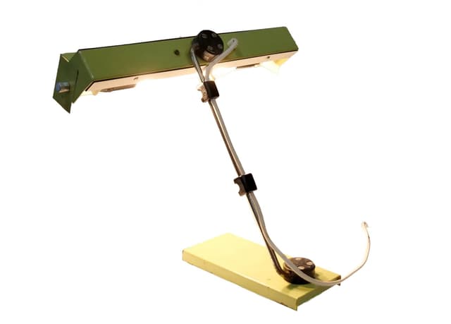 Lampa biurkowa, olive, metal, proj. K. Musinowski, NRD, lata 70. - WYMIARY