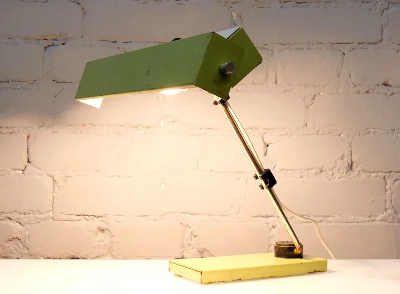 Lampa biurkowa, olive, metal, proj. K. Musinowski, NRD, lata 70. - 18913