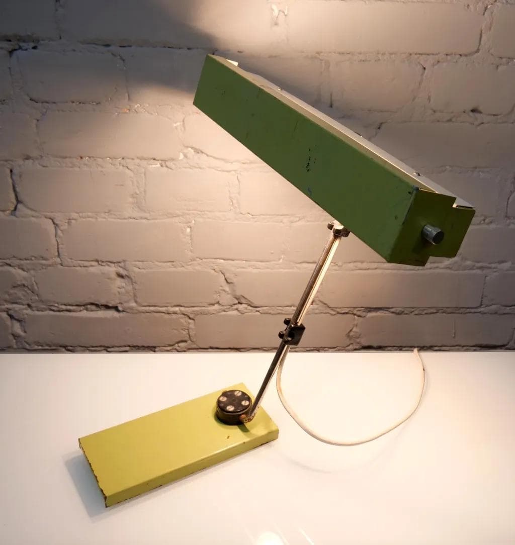 Lampa biurkowa, olive, metal, proj. K. Musinowski, NRD, lata 70. - 18910