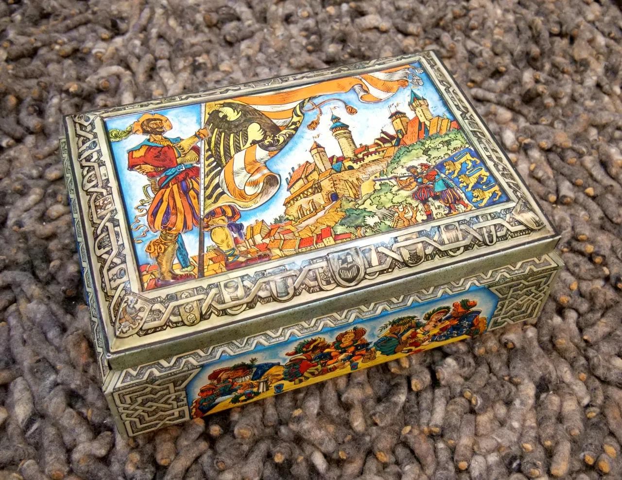 Metal box Historicist, multicolor, Germany, 1950s. - 18873