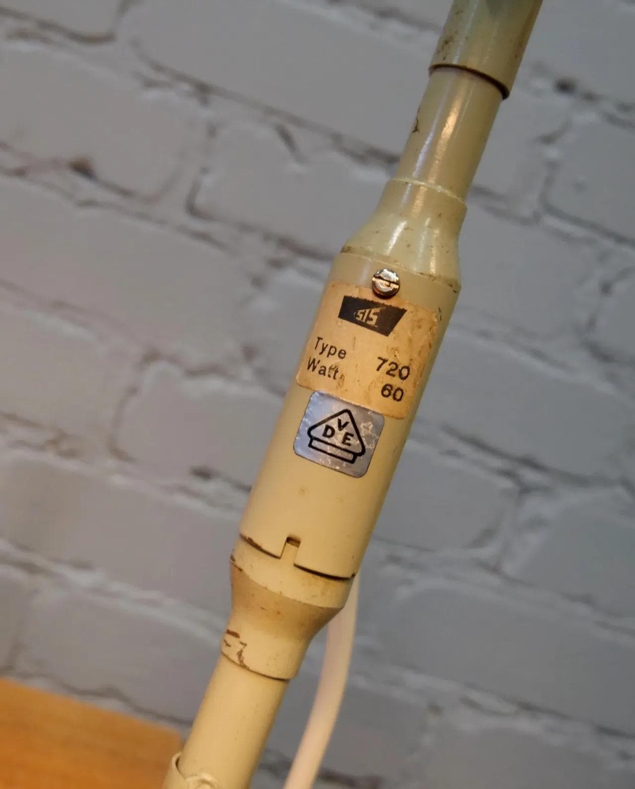 Jasnooliwkowa, metalowa lampa kreślarska, SIS, lata 50. - 18857