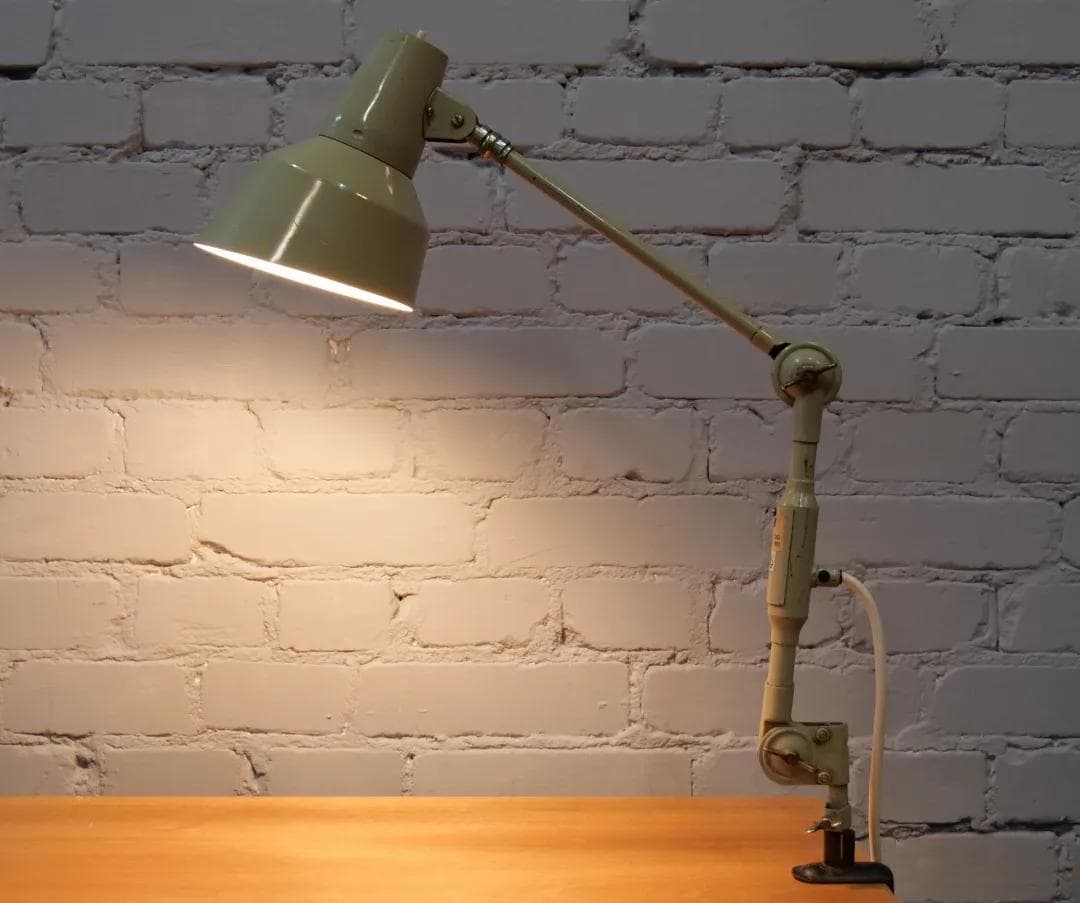 Jasnooliwkowa, metalowa lampa kreślarska, SIS, lata 50. - 18853