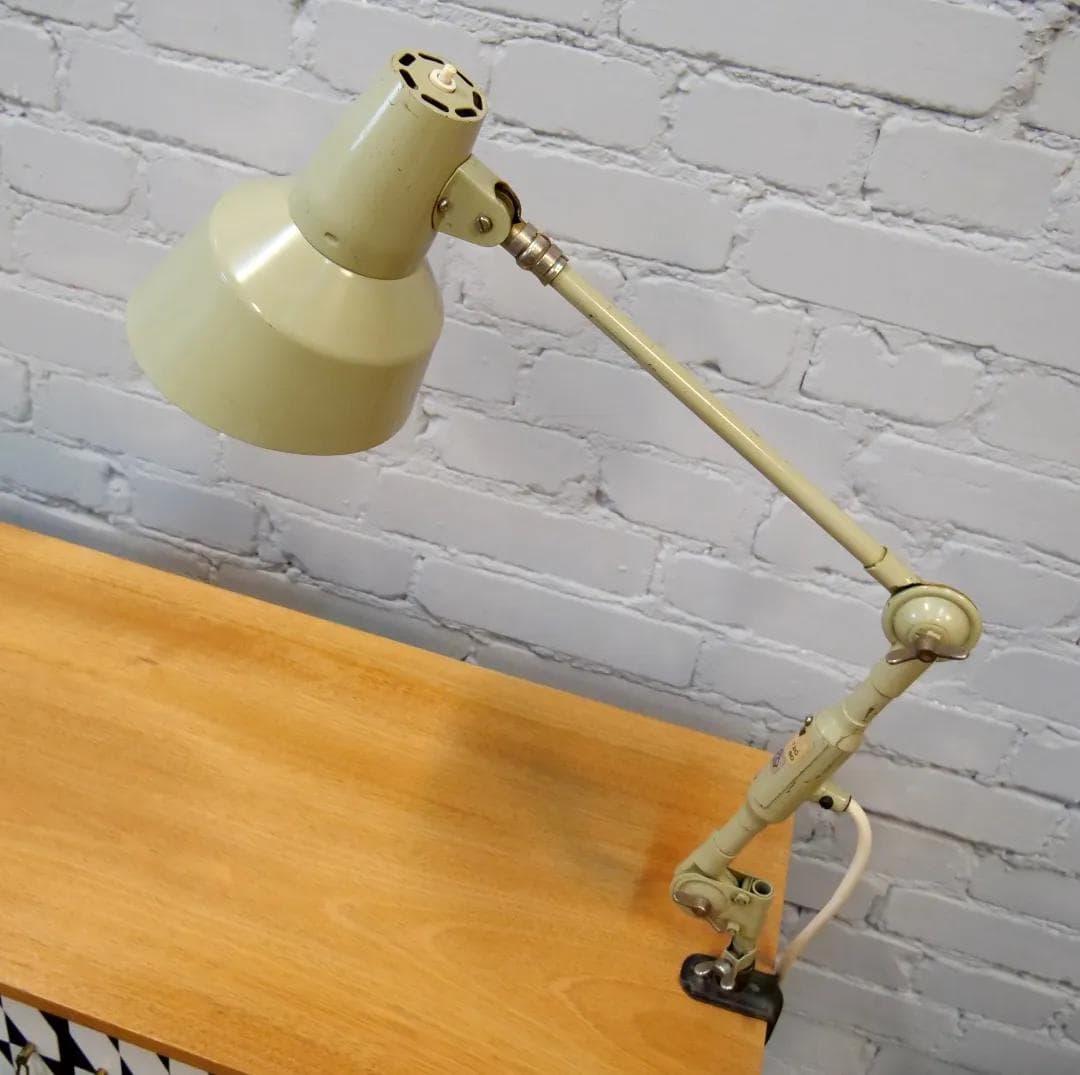 Jasnooliwkowa, metalowa lampa kreślarska, SIS, lata 50. - 18851