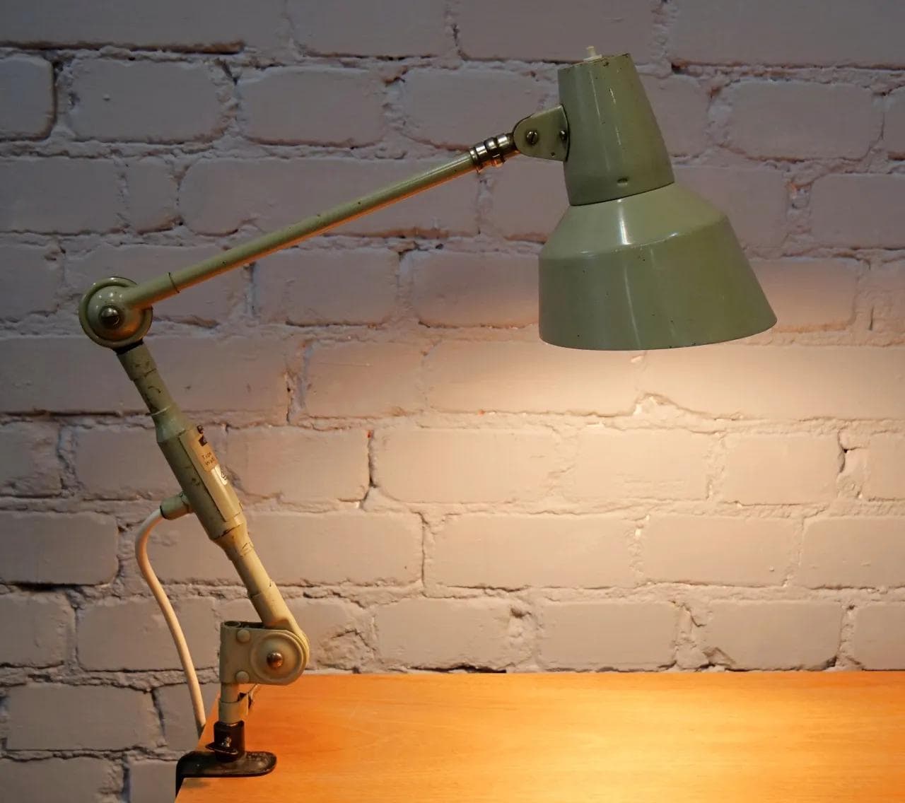 Jasnooliwkowa, metalowa lampa kreślarska, SIS, lata 50. - 18850