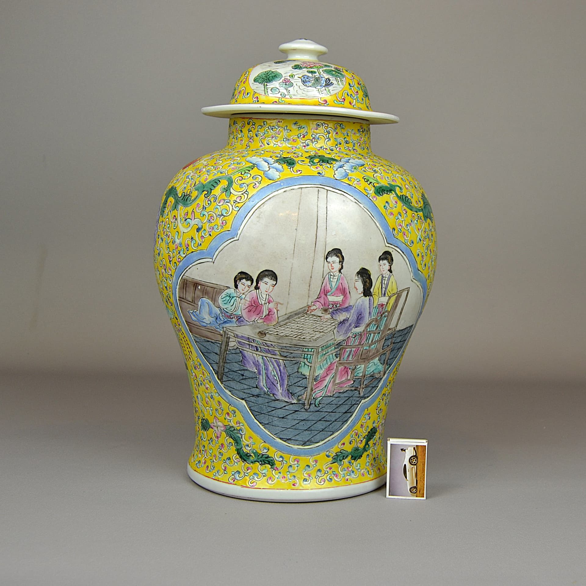 Waza kolumnowa z pokrywą, Famille Jaune, żółty, porcelana, Chiny, lata 80. - 79337