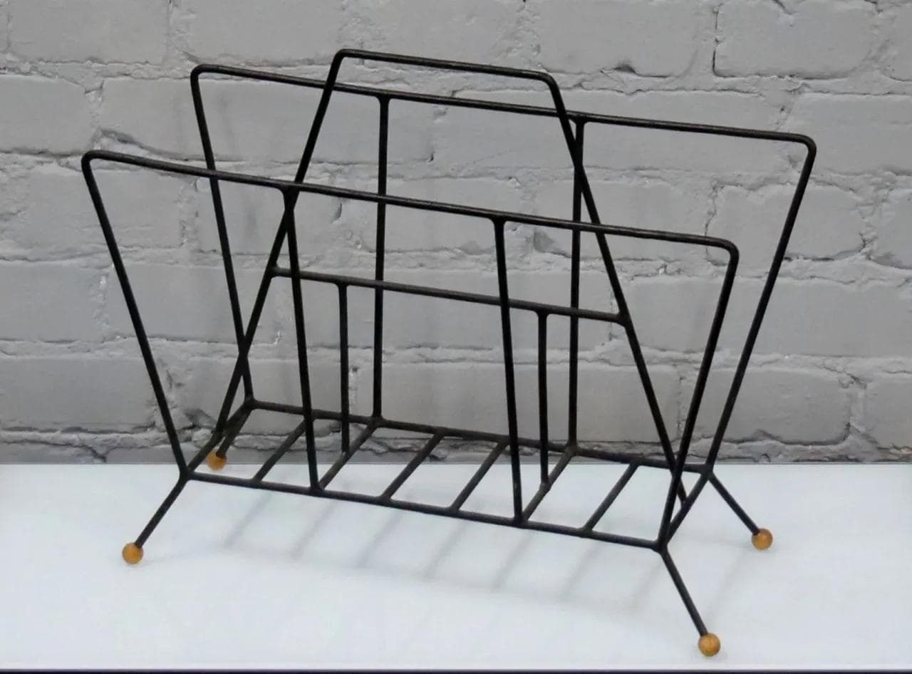 Magazine rack, black metal, by T. Paul, USA, 1950s. - 18822
