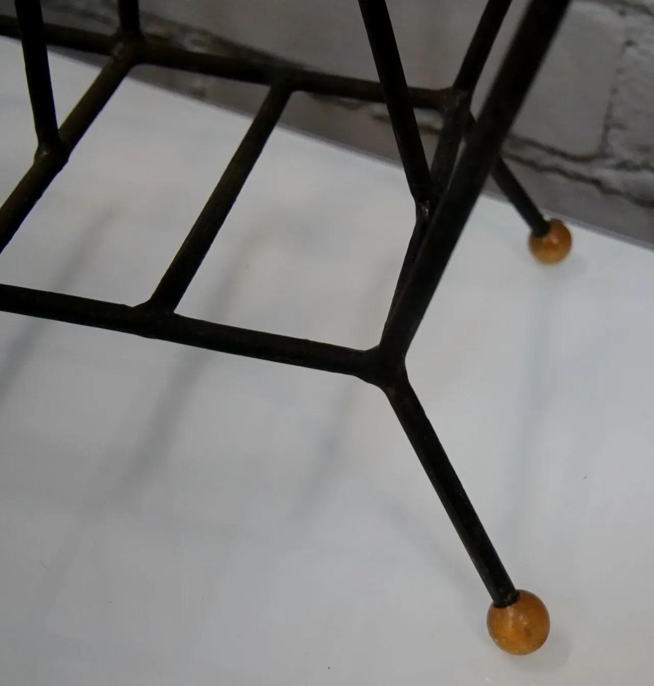 Magazine rack, black metal, by T. Paul, USA, 1950s. - 18825