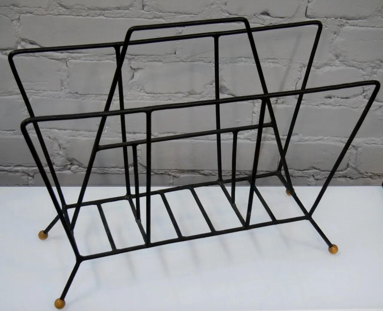 Magazine rack, black metal, by T. Paul, USA, 1950s. - 18828