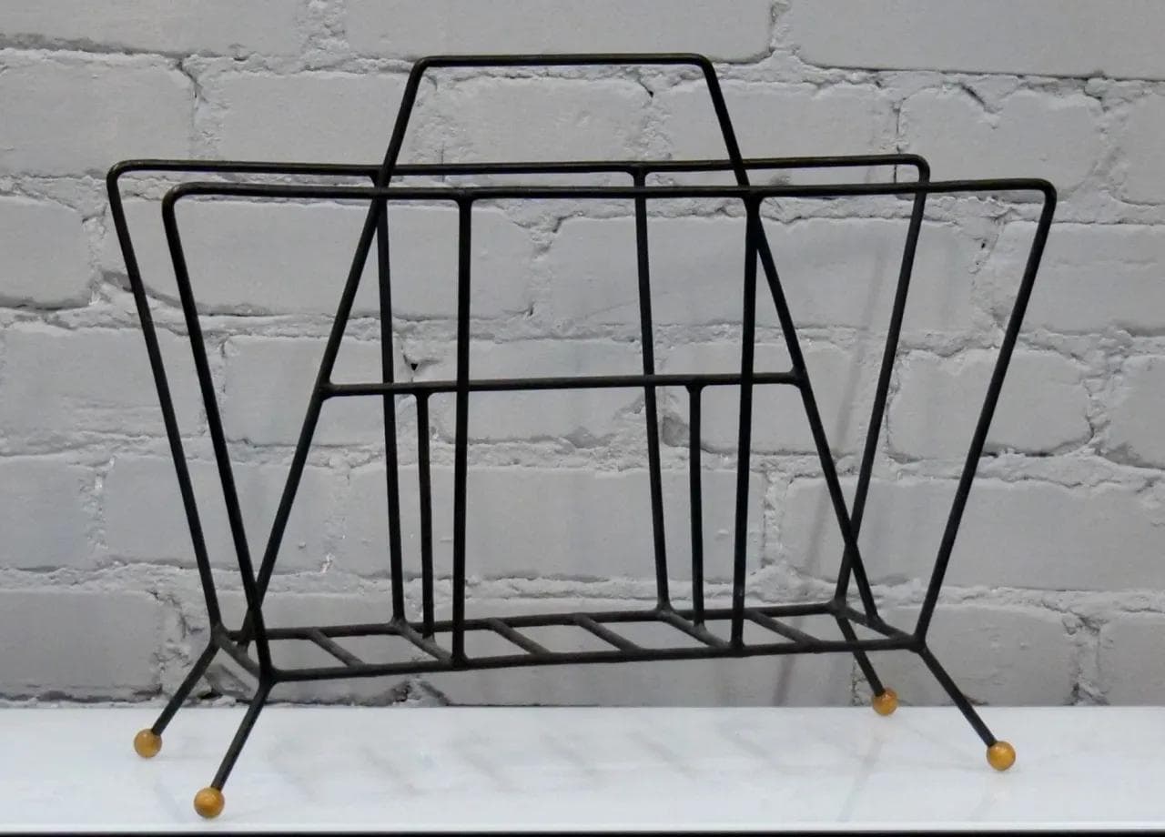Magazine rack, black metal, by T. Paul, USA, 1950s. - 18826