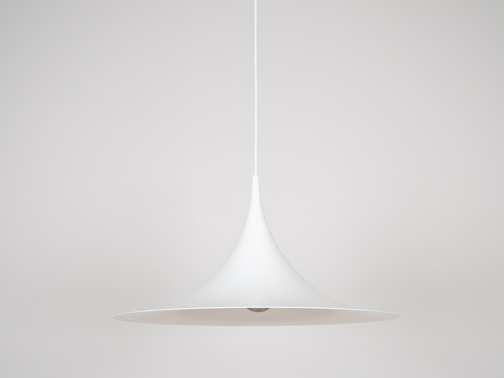 Lampa Semi, biały, metal, proj. C. Bonderup, T. Thorup, Fog & Mørup, Dania, lata 60. - 259243