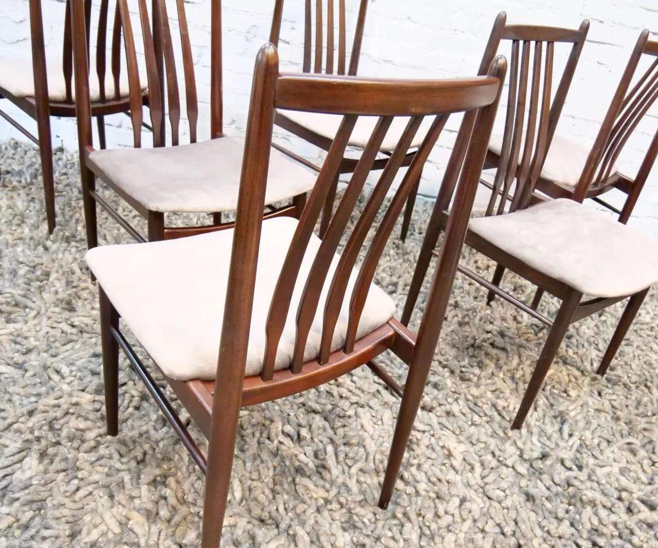 Komplet krzeseł, mid-century modern, teak brązowy, velvet beżowy szary, Szwecja, lata 60. - 18797