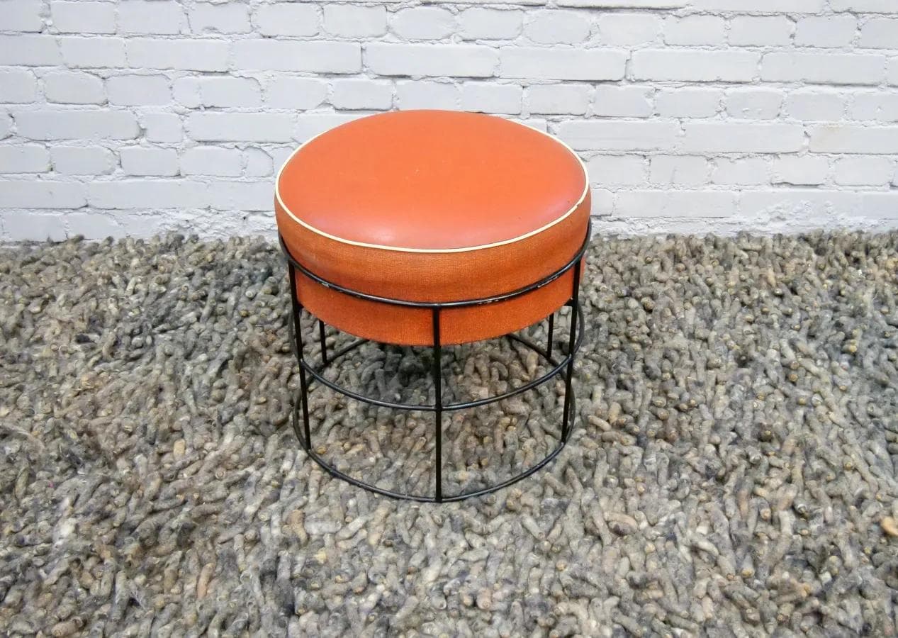 Pufa T1 Wire Stool, skóra sztuczna czerwona, metal czarny, proj. V. Panton, Dania, lata 60. - 18789