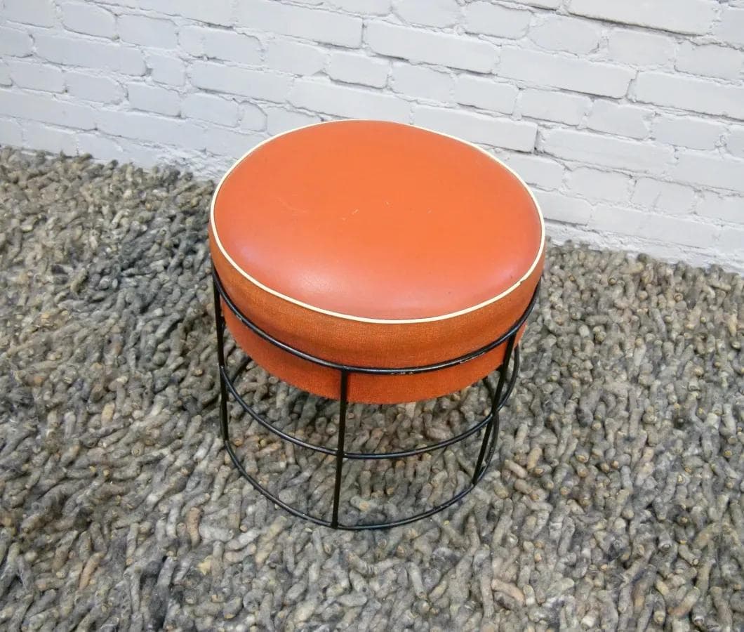 Pufa T1 Wire Stool, skóra sztuczna czerwona, metal czarny, proj. V. Panton, Dania, lata 60. - 18791