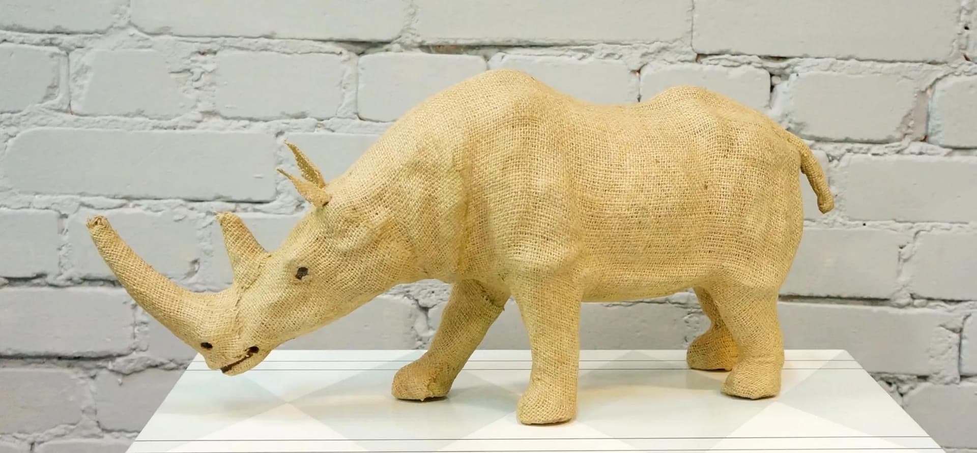 Figura nosorożca, beżowa juta, Niemcy, lata 60. - 19048