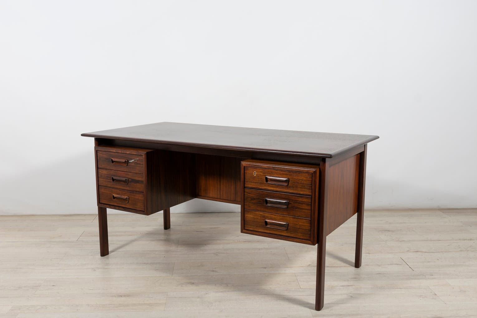 Desk, brown rosewood, by W. Sigh, H. Sigh & Søn Møbelfabrik, Denmark, 1960s. - 261538