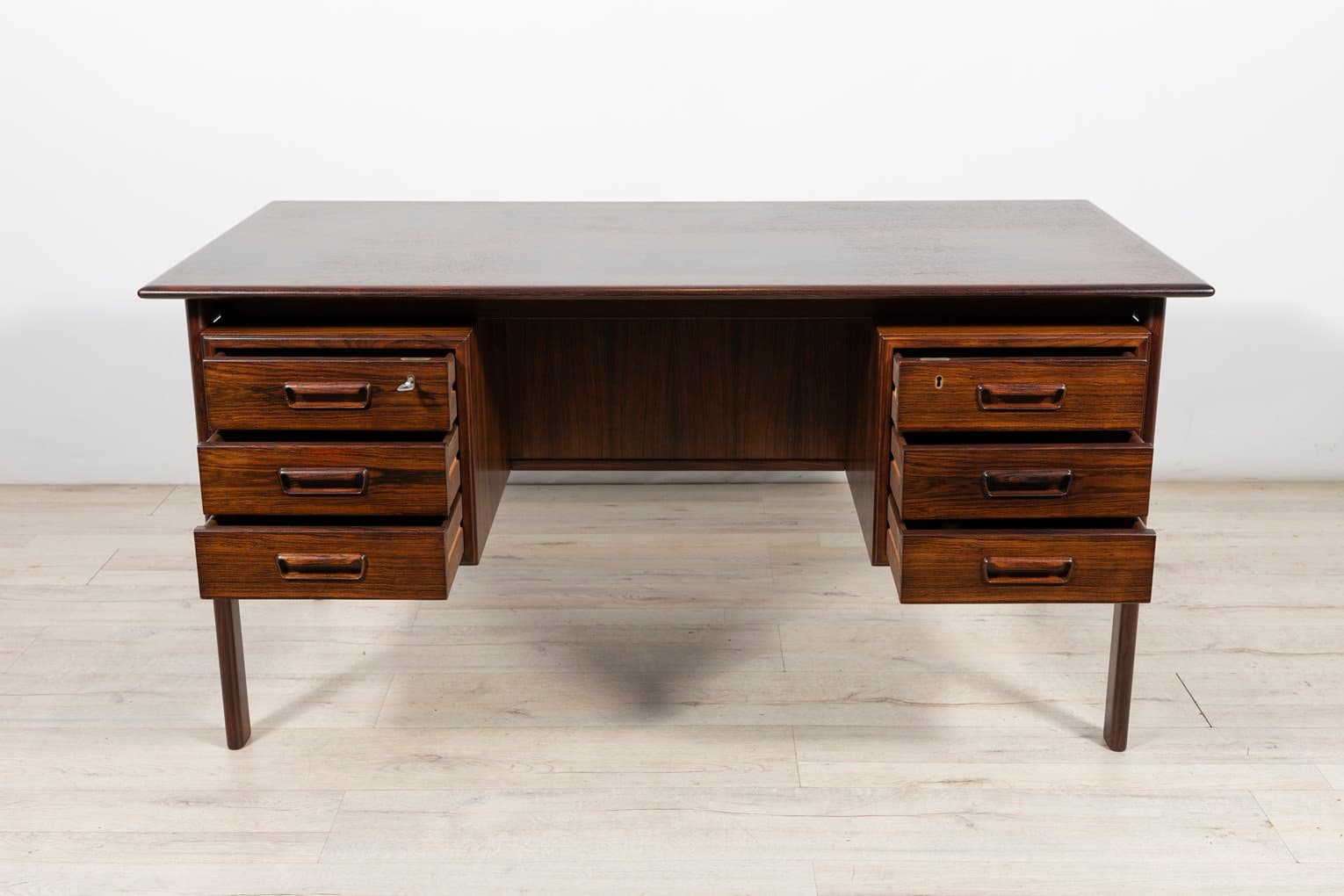 Desk, brown rosewood, by W. Sigh, H. Sigh & Søn Møbelfabrik, Denmark, 1960s. - 261544