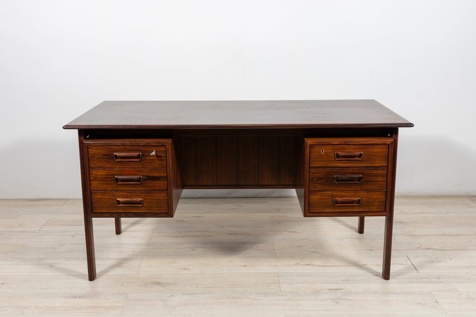Desk, brown rosewood, by W. Sigh, H. Sigh & Søn Møbelfabrik, Denmark, 1960s. - 261539