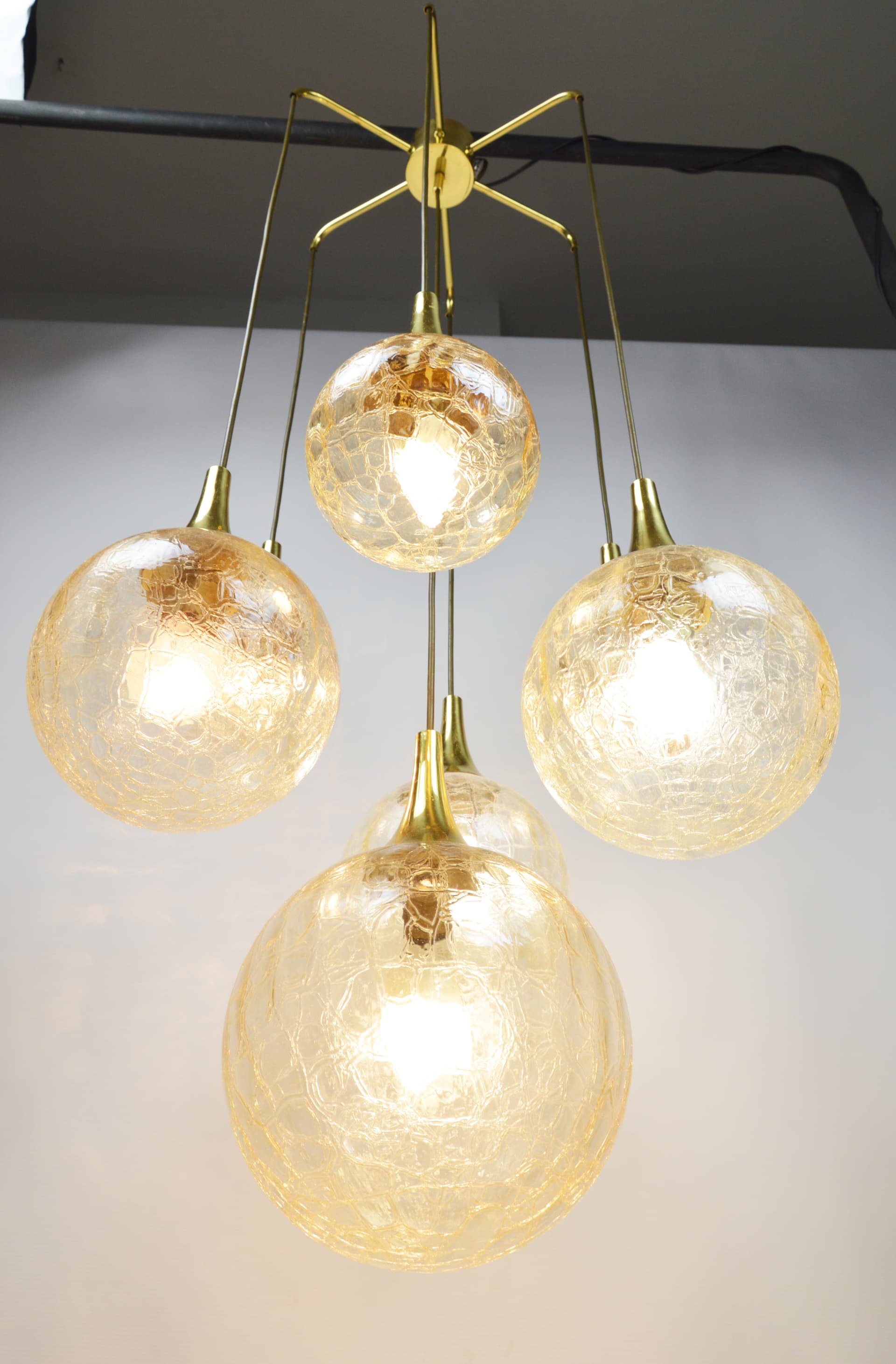 Lampa kaskadowa, szkło pomarańczowe, mosiądz, lata 70. - 261669