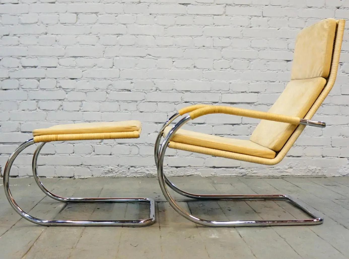 Fotel z podnóżkiem D35, rattan beżowy, stal chromowana, alcantara beżowa, proj. A. Lorenz, Tecta, Niemcy, lata 80. - 18967