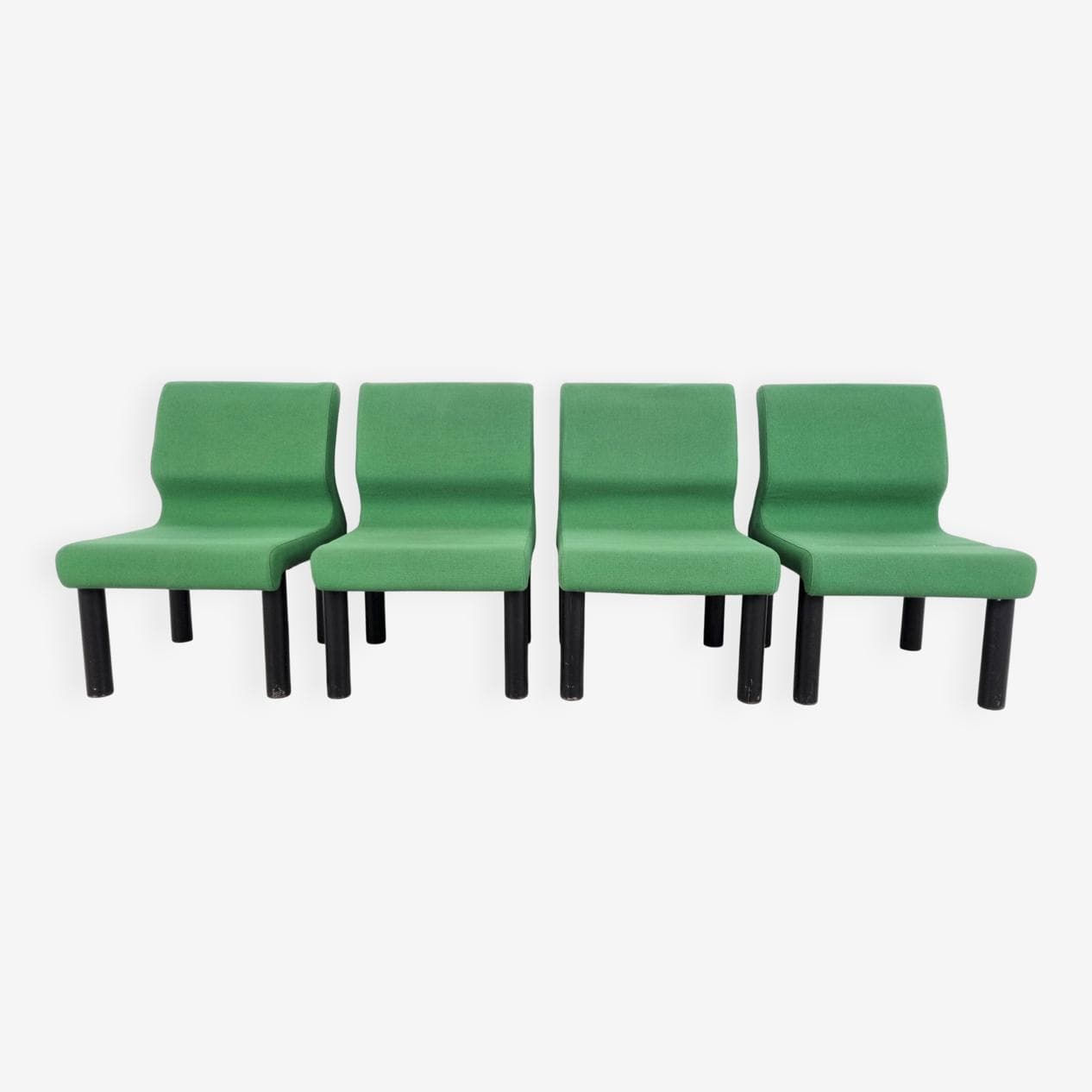 Zestaw czterech foteli lounge, tkanina zielona, metal czarny, Włochy, lata 80. - 275368