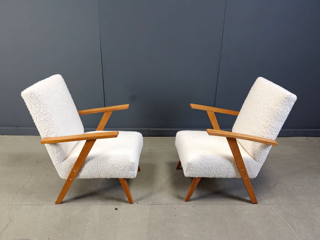 Para foteli, bouclé biały, drewno jasny, Holandia, lata 60. - 275327