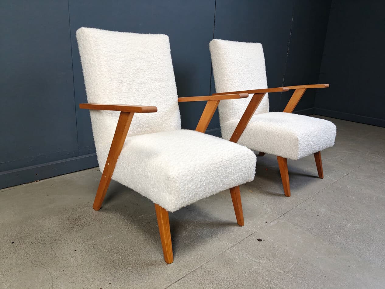 Para foteli, bouclé biały, drewno jasny, Holandia, lata 60. - 275323