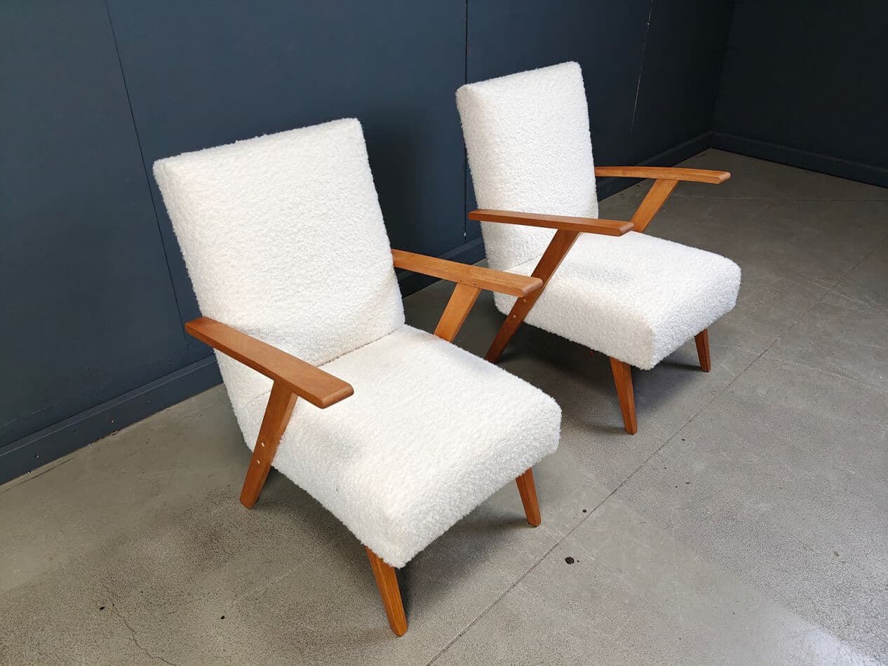 Para foteli, bouclé biały, drewno jasny, Holandia, lata 60. - 275324