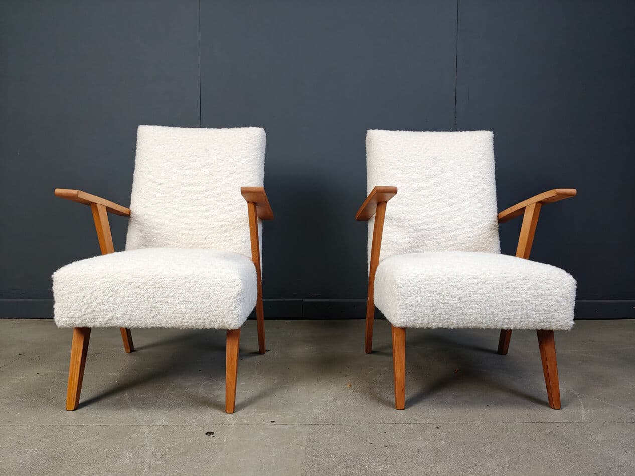 Para foteli, bouclé biały, drewno jasny, Holandia, lata 60. - 275322