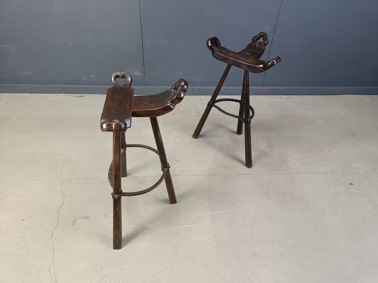 Zestaw sześciu stołków barowych, brutalistyczne, drewno brązowy, metal czarny, Hiszpania, lata 60. - 275285