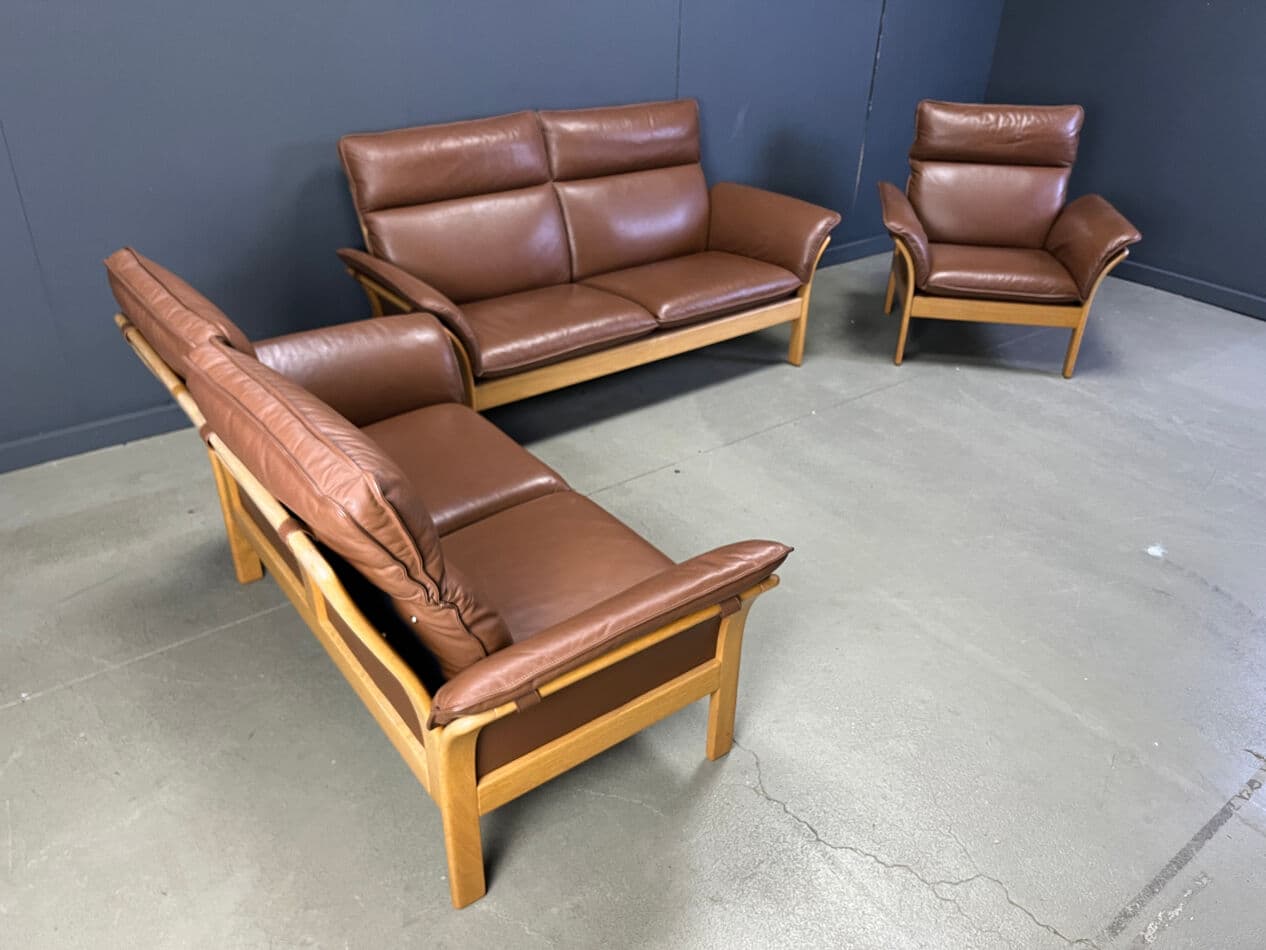 Trzyczęściowy zestaw wypoczynkowy Scala, skóra brązowa, dąb jasny, Belgia, lata 70. - 274864