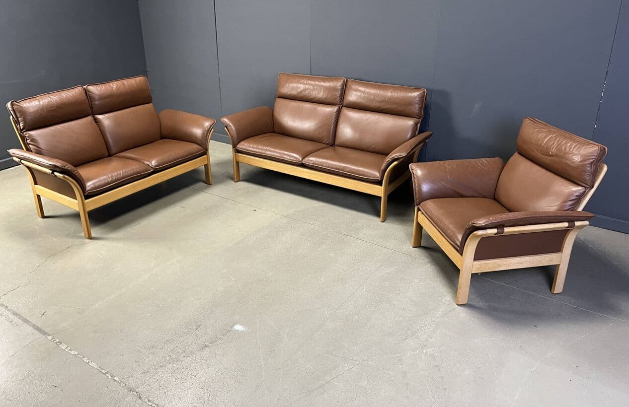 Trzyczęściowy zestaw wypoczynkowy Scala, skóra brązowa, dąb jasny, Belgia, lata 70. - 274868