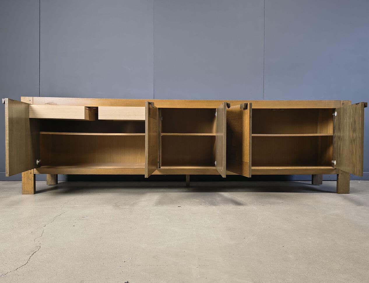 Kredens, proj. F. Defour, dąb brązowy, Belgia, lata 70. - 274773