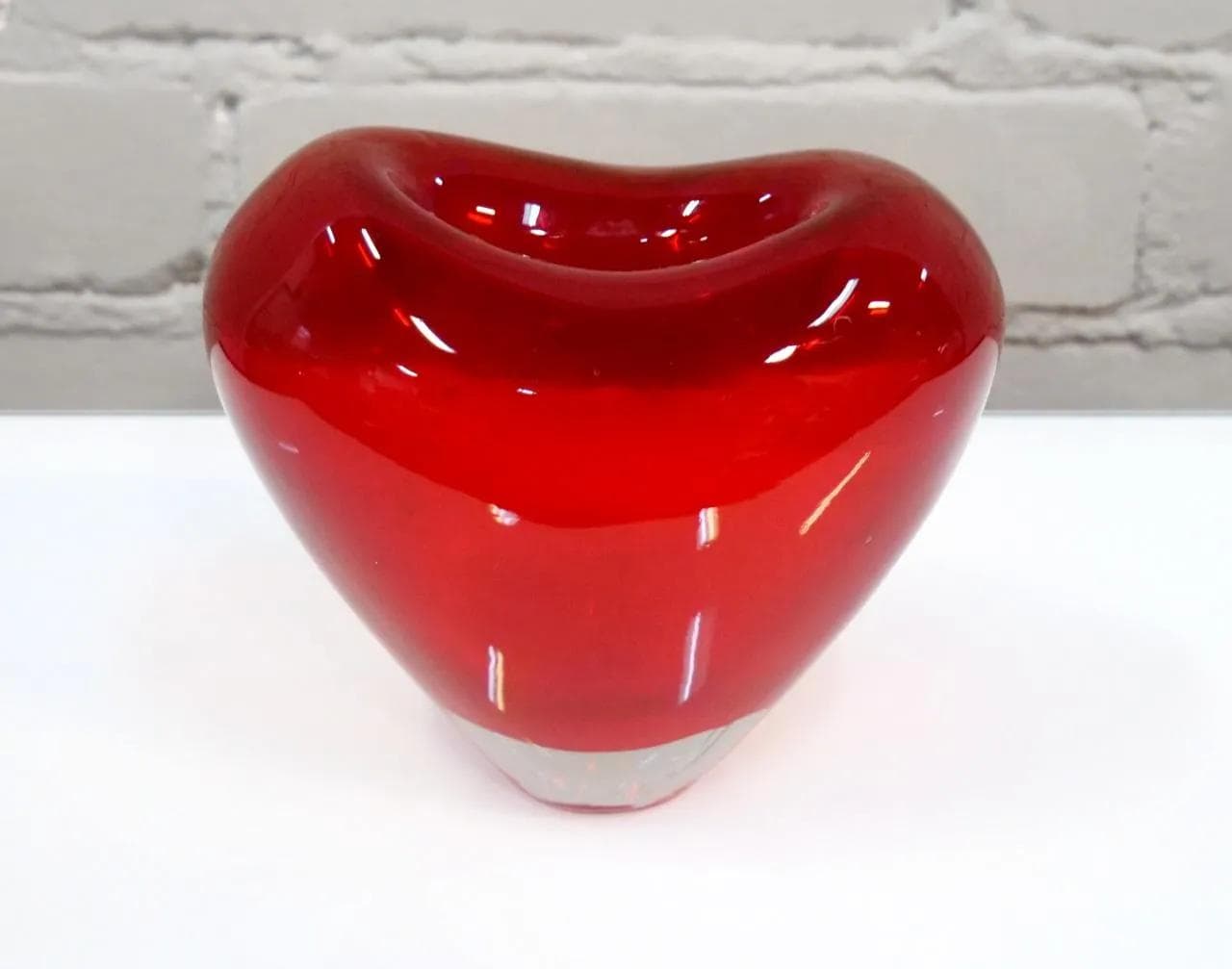 Czerwony wazon z kryształowego szkła, proj. P. Lütken dla Holmegaard, Dania, lata 50. - 19213