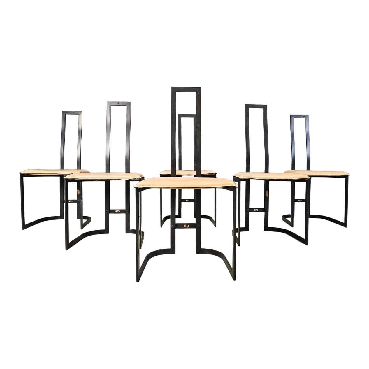 Zestaw sześciu krzeseł jadalnianych, skóra beżowa, metal czarny, proj. G. Rinaldi, Thema, Włochy, lata 80.