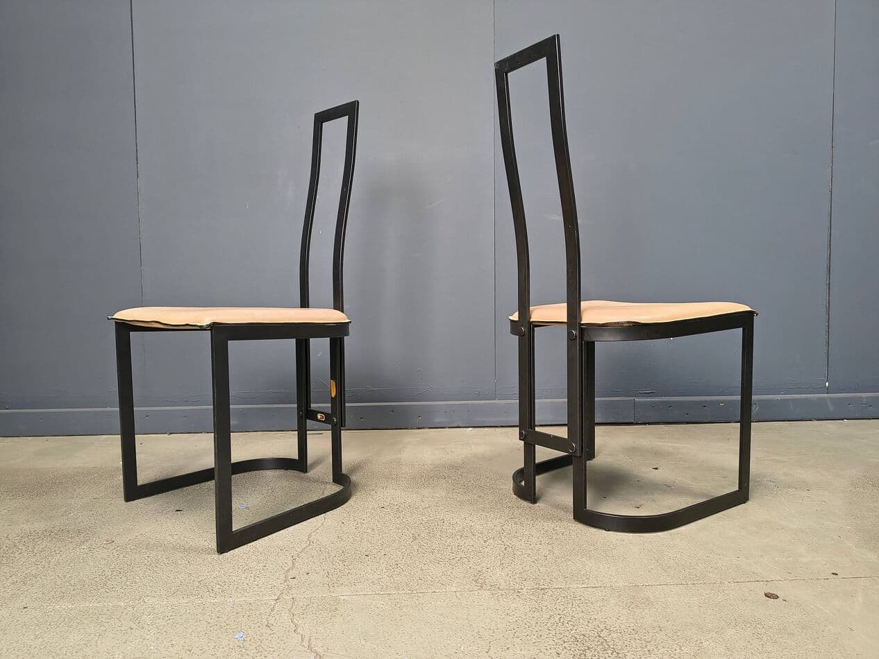 Zestaw sześciu krzeseł jadalnianych, skóra beżowa, metal czarny, proj. G. Rinaldi, Thema, Włochy, lata 80. - 274546