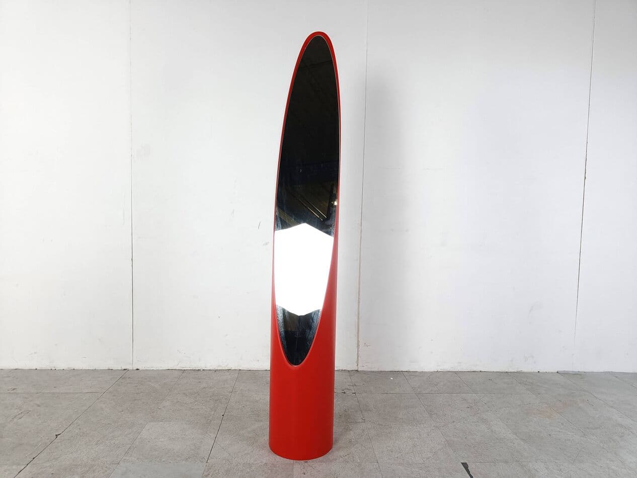 Lustro podłogowe Unghia, szkło czerwony, proj. R. Bonetto, Włochy, lata 70. - 274466