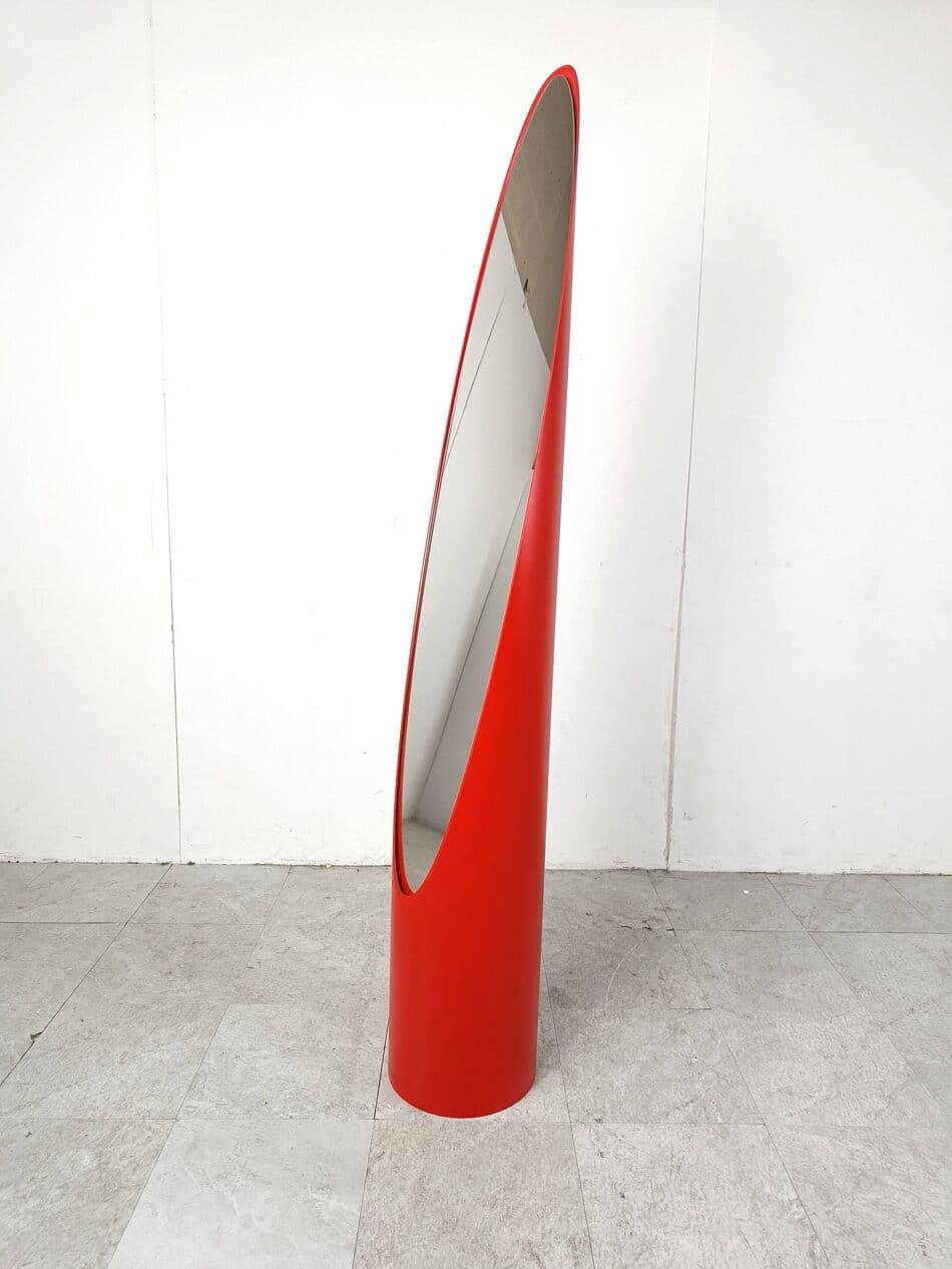 Lustro podłogowe Unghia, szkło czerwony, proj. R. Bonetto, Włochy, lata 70. - 274471