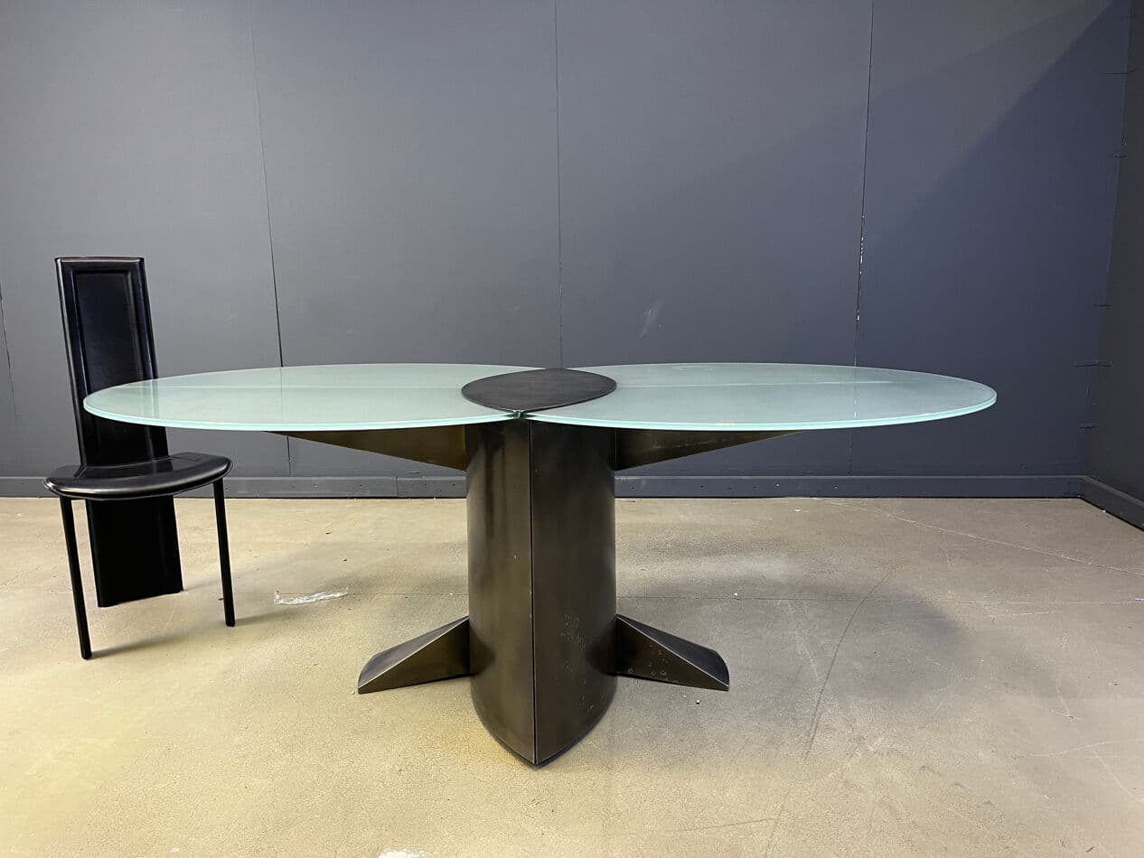 Stół jadalniany postmodernistyczny, szkło matowe, aluminium szczotkowany, mosiądz ciemny, Belgochrom, Belgia, lata 80. - 274457