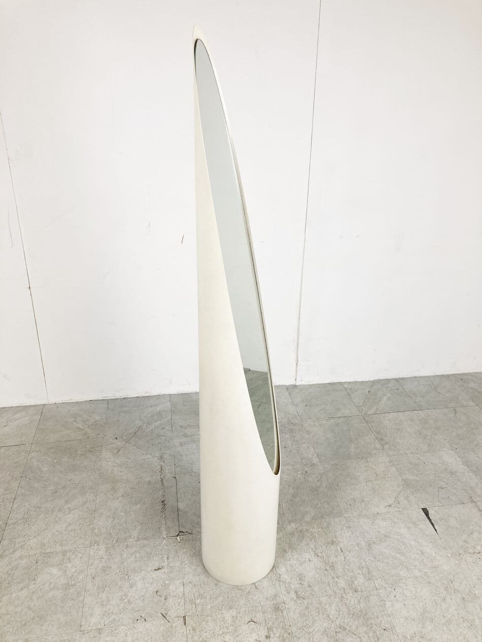 Floor mirror Unghia, white acrylic, by R. Bonetto, Italy, 1970s. - 274421