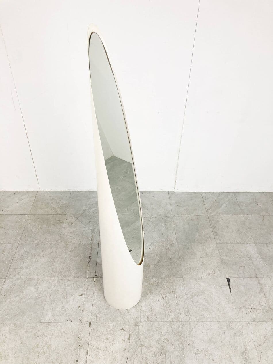 Floor mirror Unghia, white acrylic, by R. Bonetto, Italy, 1970s. - 274418