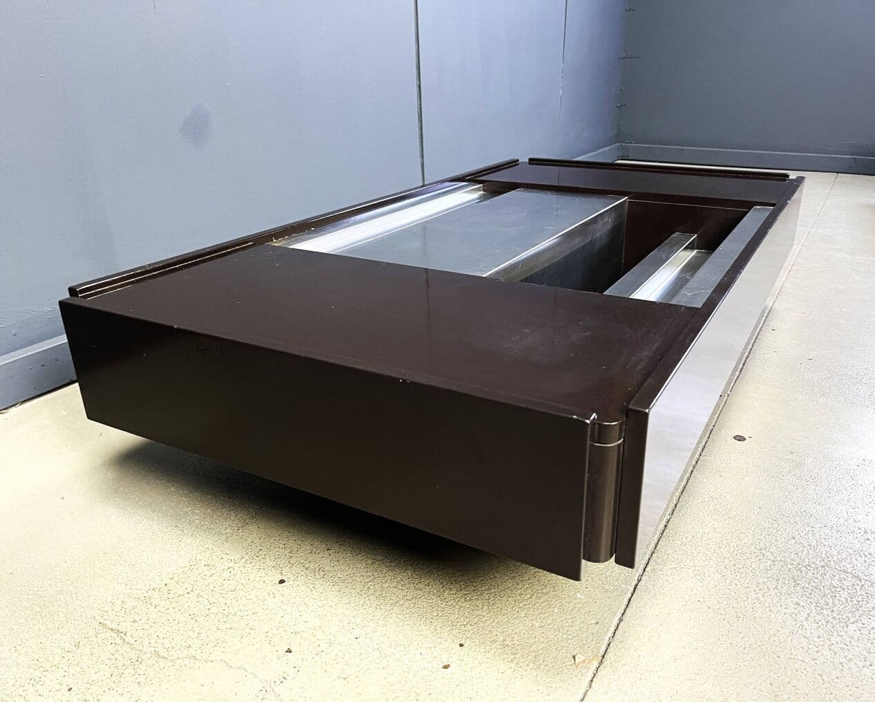 Bar coffee table, brown lacquered wood, Italy, 1970s. - 274291