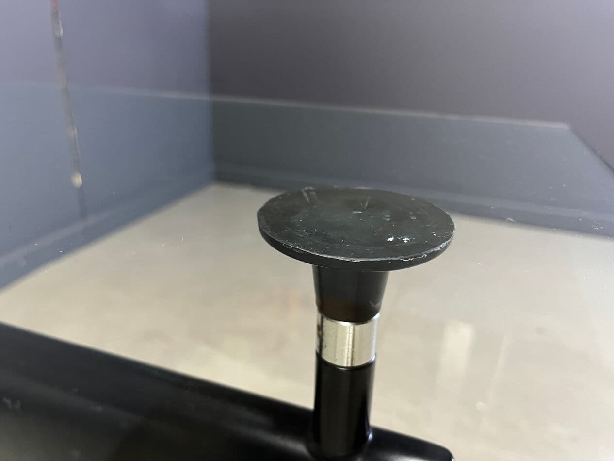 Stół jadalniany LC6, szkło transparent, metal czarny, proj. L. Corbusier, P. Jeanneret, C. Perriand, Cassina, Włochy, lata 90. - 274122