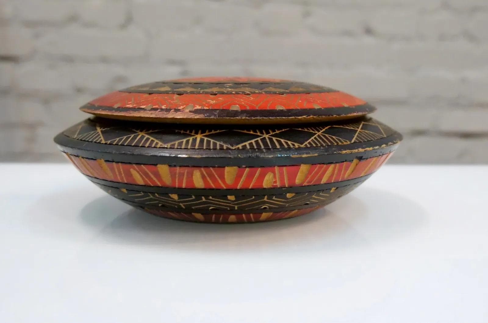 Czarno-czerwone drewniane puzderko na biżuterię, Holandia, lata 50. - 19176