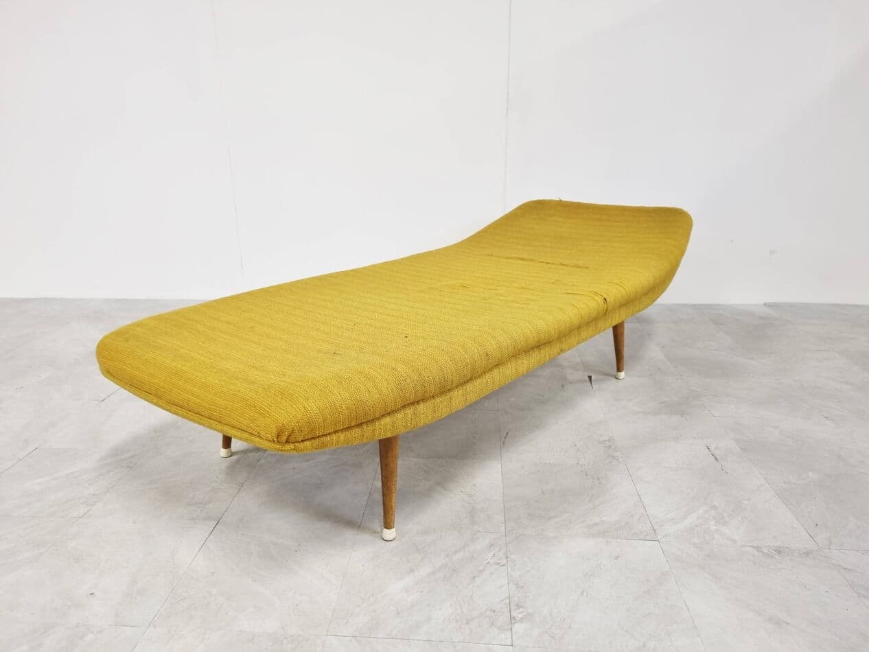 Daybed mid-century, yellow cotton, Netherlands, 1960s. - 273370