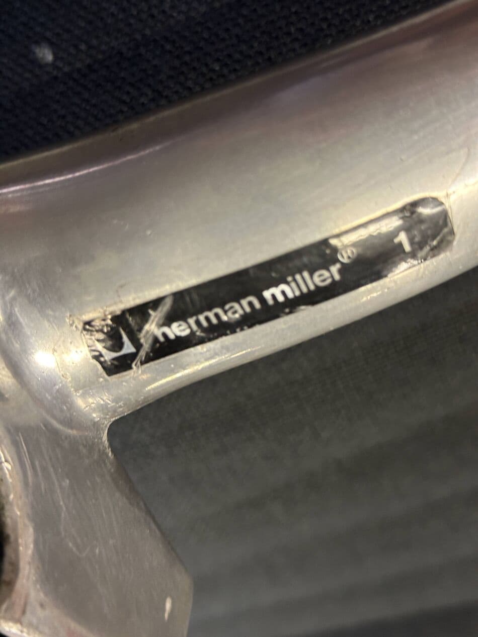 Fotel lounge EA124, tkanina czarna, proj. C. & R. Eames, USA, lata 70. - 273298