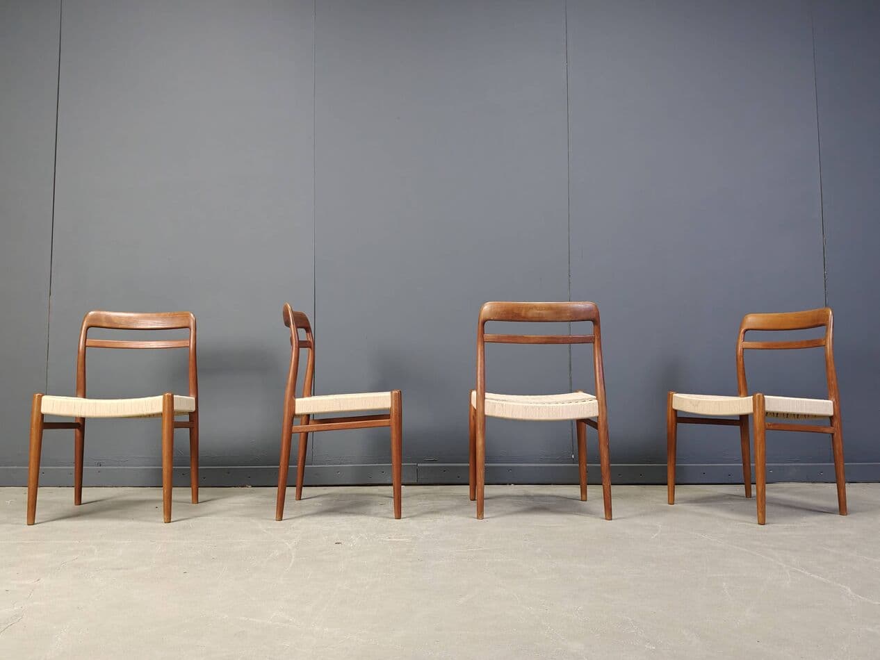Zestaw czterech krzeseł Model 145, teak brązowy, sznurek papierowy beżowy, proj. A. Aarseth, Gustav Bahus, Norwegia, lata 60. - 273226